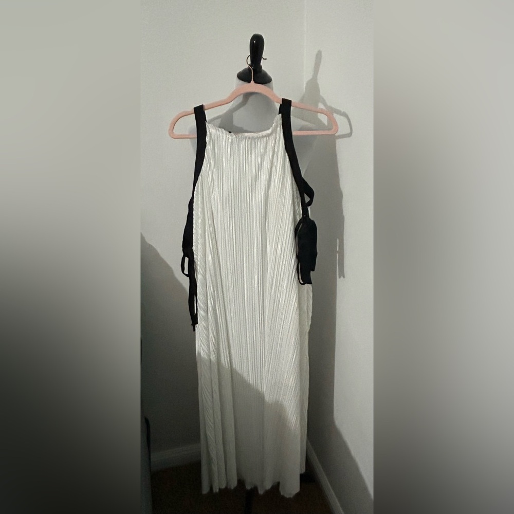 Line & Dot Dress with ribbon ties and pleats NWT - Picture 7 of 7